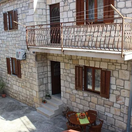 House Toncica Dol (Brac)